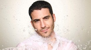 Miguel Ángel Silvestre posa semidesnudo y mojado en la ducha para la portada de GQ México