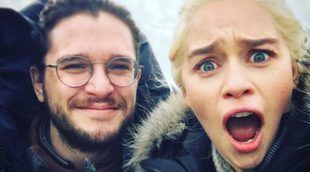 Emilia Clarke ('Juego de Tronos') revoluciona las redes con una divertida fotografía junto a Kit Harington