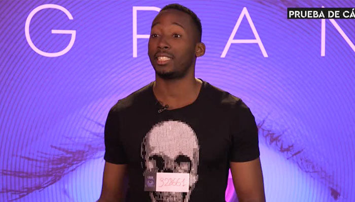 Javier estudi? Derecho para hacer frente al racismo que ha experimentado en ocasiones