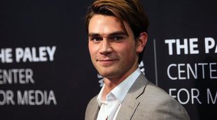 K.J. Apa ('Riverdale') sufre un accidente tras trabajar dieciséis horas