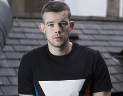 Russell Tovey será The Ray, un superhéroe gay, en el nuevo crossover de The CW