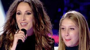 'La Voz': Malú canta con una fan del público en las Batallas
