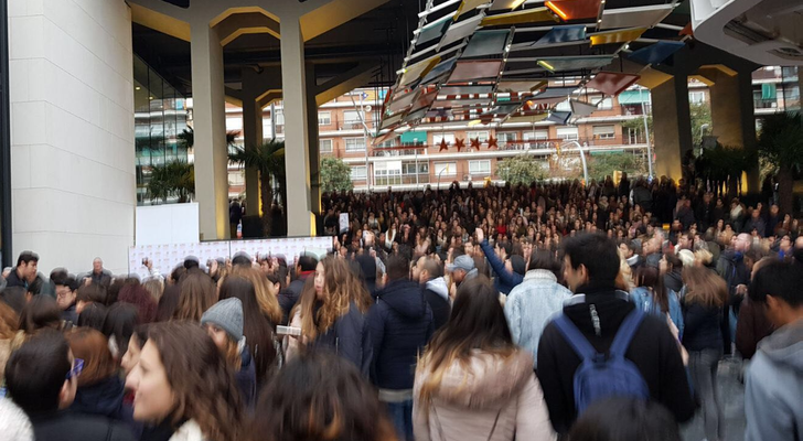 ?Ya estamos tambi?n en Barcelona! As? est? el ambiente ahora antes del inicio de la firma de discos #OTCam