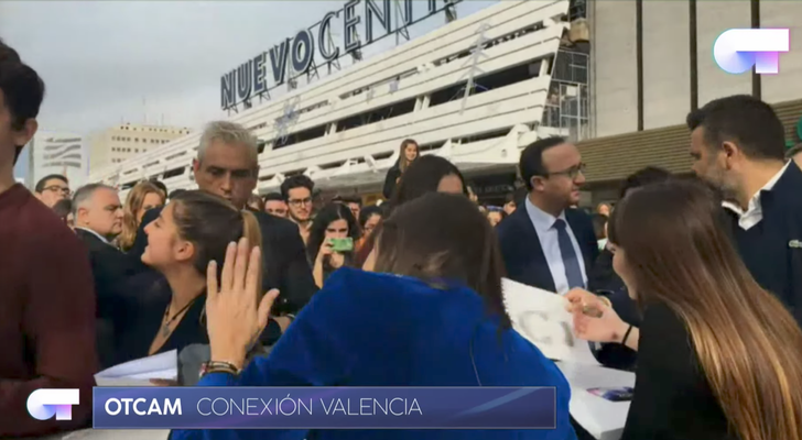 ?Esto NO termina! El tiempo se acaba y todav?a siguen pasando MUCHAS personas por la firma de Valencia. ?Menudo fen?meno!