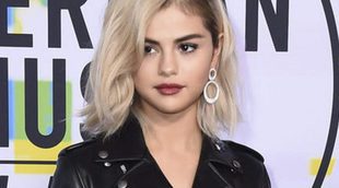 Selena Gómez sorprende en los American Music Awards 2017 con un inesperado cambio de imagen