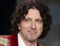 E! despide a Mark Schwahn, creador de 'The Royals', acusado de acoso sexual