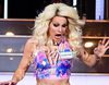 Courtney Act se queda desnuda al tropezarse con su falda en su entrada a 'Celebrity Big Brother'
