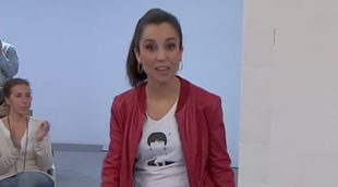 Laura Rosel presenta el debate 'Preguntes freqüents' en TV3 con una camiseta con la cara de Puigdemont