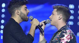 Raoul y Agoney y el beso "por el amor, la libertad y la visibilidad" en el concierto de 'OT 2017' en Barcelona