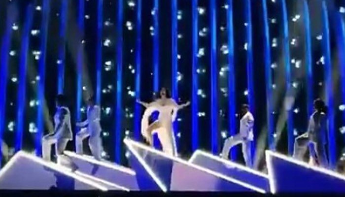 ¡Azerbaiyán rompe el hielo! Aysel estará acompañada sobre el escenario y ¡lleva efectos 3D!