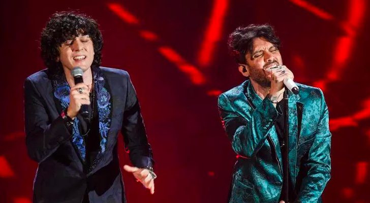 Italia crea un lyric video en directo y sobreimpresiona la letra de su canci?n en la actuaci?n. Como ocurre en el videoclip, esta ha sido traducida a ...