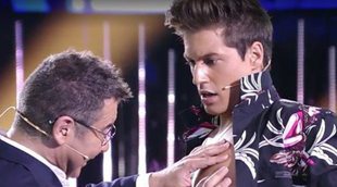 'Supervivientes': Jorge Javier Vázquez le lee los pezones a Abraham y terminan besándose