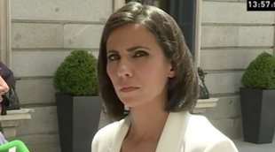 Ana Pastor se enfada en 'Al rojo vivo' al intentar preguntar a Mariano Rajoy en el Congreso: "¡No me empujes!"