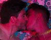 Toño Sanchís se besa con un actor porno gay en el videoclip de Nacha la Macha