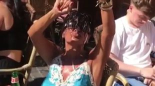 Aída Nízar protagoniza un polémico vídeo en una terraza tras su multa por bañarse en la Fontana di Trevi