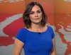 Un hombre se cuela en el plató de 'Antena 3 Noticias' mientras Mónica Carrillo informa junto a la pantalla