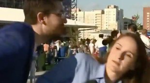 Mundial de Rusia 2018: Una periodista brasileña, acosada en pleno directo por un hombre que intentó besarla