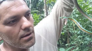 Frank Cuesta, a punto de perder un dedo tras la mordedura letal de una víbora