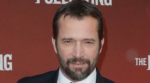 'Sex Education': James Purefoy ficha por la nueva serie de Netflix protagonizada por Gillian Anderson