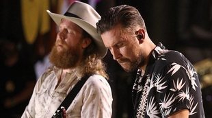 El festival del Country Music Association arranca discreto pero mejora conforme pasa la noche hasta liderar