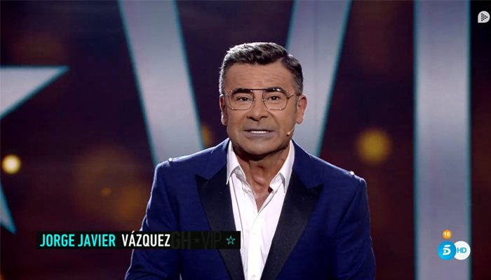 Jorge Javier Vázquez hace acto de presencia en el plató y comienza hablando con Kiko Matamoros sobre la entrada de su expareja