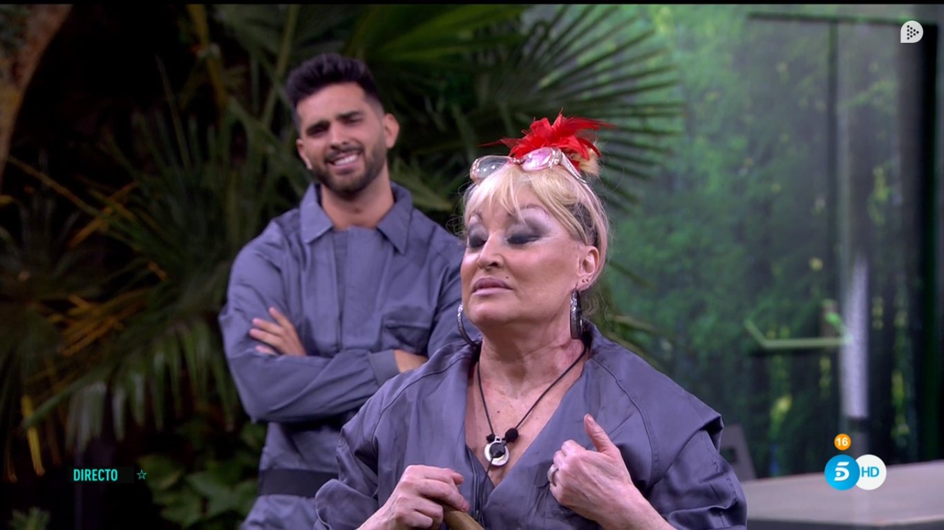 Suso sugiere que Aramís use una varita mágica para limpiar toda la casa