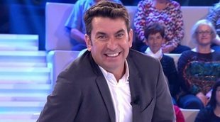'¡Ahora Caigo!': Una señora del público se queda dormida y Arturo Valls intenta gastarle una broma sin éxito