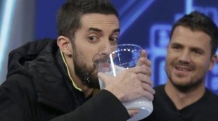 Dani Martín cumple su promesa y cuela a David Broncano en 'El hormiguero'