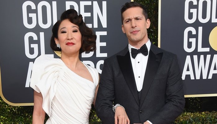 Sandra Oh y Andy Samberg ya han posado juntos en la alfombra roja. Confiamos en que nos den una ceremonia divertida