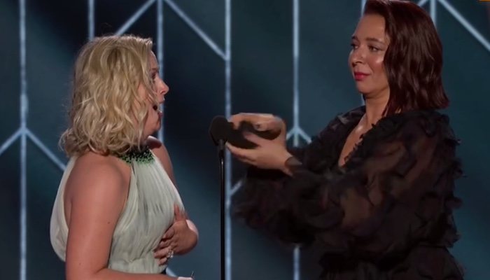 ¡PEDIDA DE MANO EN LOS GLOBOS DE ORO! Por favor, queremos a Amy Poehler y Maya Rudolph presentando el próximo año