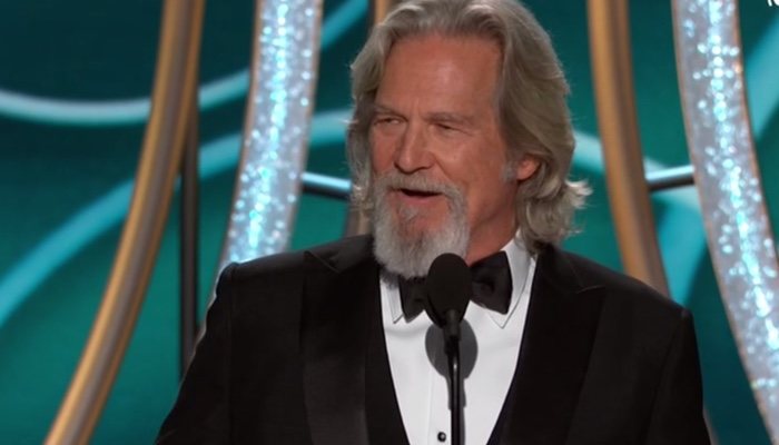 Jeff Bridges sube al escenario para recoger el Cecil B. DeMille a toda una carrera