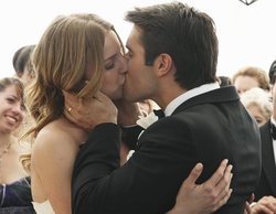 Emily VanCamp y Josh Bowman, protagonistas de 'Revenge', se casan en el aniversario de su boda en la ficción