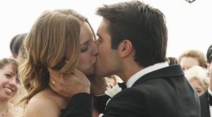 Emily VanCamp y Josh Bowman, protagonistas de 'Revenge', se casan en el aniversario de su boda en la ficción