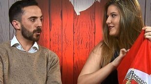 Tania, de 'First Dates', sorprendida con el surrealista regalo de su cita: "Flipo. ¿Para qué quiero esto?"