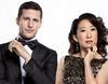 Andy Samberg y Sandra Oh, presentadores de los Globos de Oro 2019, muestran el renovado galardón
