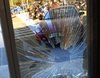 Detenido un hombre por estrellar su coche contra la puerta principal del edificio de TV3
