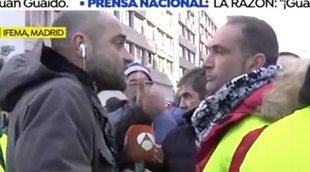 Agreden a empujones y con un huevazo a un reportero de 'Espejo Público' mientras cubría la huelga de taxis