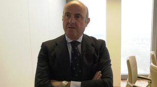 Luis de Guindos enseña la sede del Banco Central Europeo al equipo de  'Madrileños por el mundo'