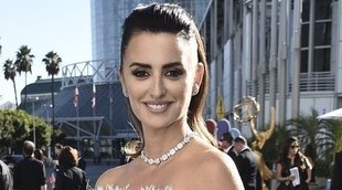 Penélope Cruz sorprende desfilando para Chanel como homenaje a Karl Lagerfeld