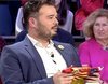 Teodoro García Egea (PP) le entrega una bandera de España a Gabriel Rufián en el debate a 7 de 'laSexta Noche'
