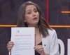 Inés Arrimadas le entrega al director de TV3 su carta de dimisión en el debate electoral