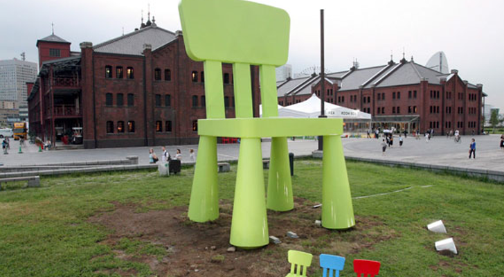 Una duda, @IKEASpain. ¿Dónde podemos comprar sillas gigantes como la de Leonora?