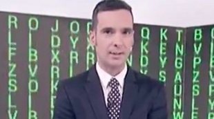 El presentador de 'Telediario fin de semana' recrea una de las míticas escenas de "Matrix"