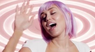 Miley Cyrus sorprende actuando como su alter ego de 'Black Mirror' en el festival de Glastonbury