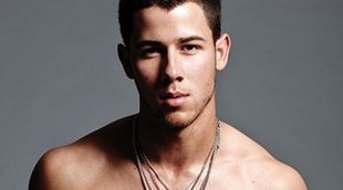 Nick Jonas repite la historia de Jason Momoa y recibe todo tipo de críticas por unas fotos sin camiseta
