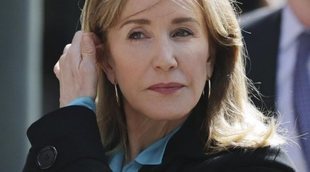 Dardo a Felicity Huffman en los Emmy 2019: "Un saludo a las ganadoras anteriores que nos ven desde la cárcel"