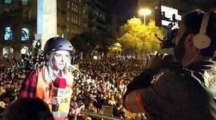 Agreden a una reportera de 'Todo es mentira' en Barcelona con lanzamiento de latas y otros objetos