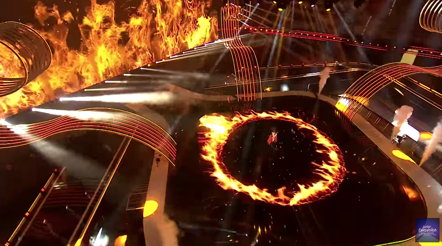 Cuidado, @foureira_eleni... ¡tienes a una competidora! El fuego a #EurovisiónJuniorRTVE lo ha traído Mila Moskov