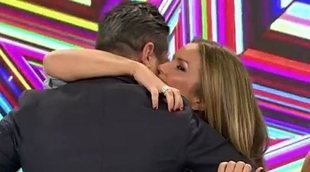 Marta López y Alfonso Merlos se besan por primera vez en directo en 'Ya es mediodía'