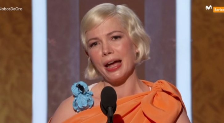 Michelle Williams recoge su premio a Mejor Actriz en Miniserie con un discurso feminista que emociona al auditorio.